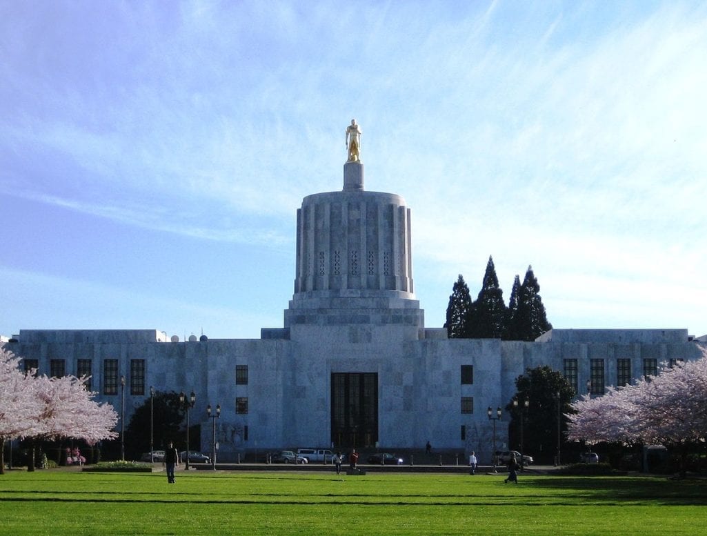 1280px-Oregon_State_Capitol_1