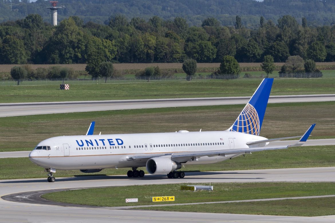 United 767-300