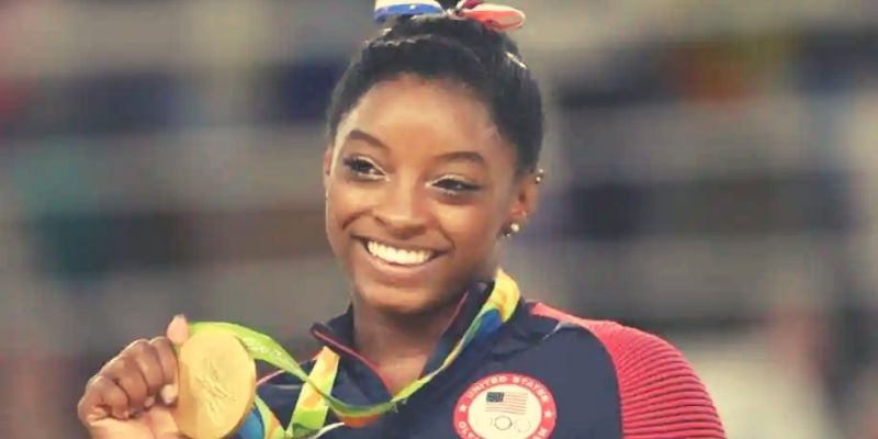 After Medal of Freedom, Simone Biles said flight attendant offered her a colorin..